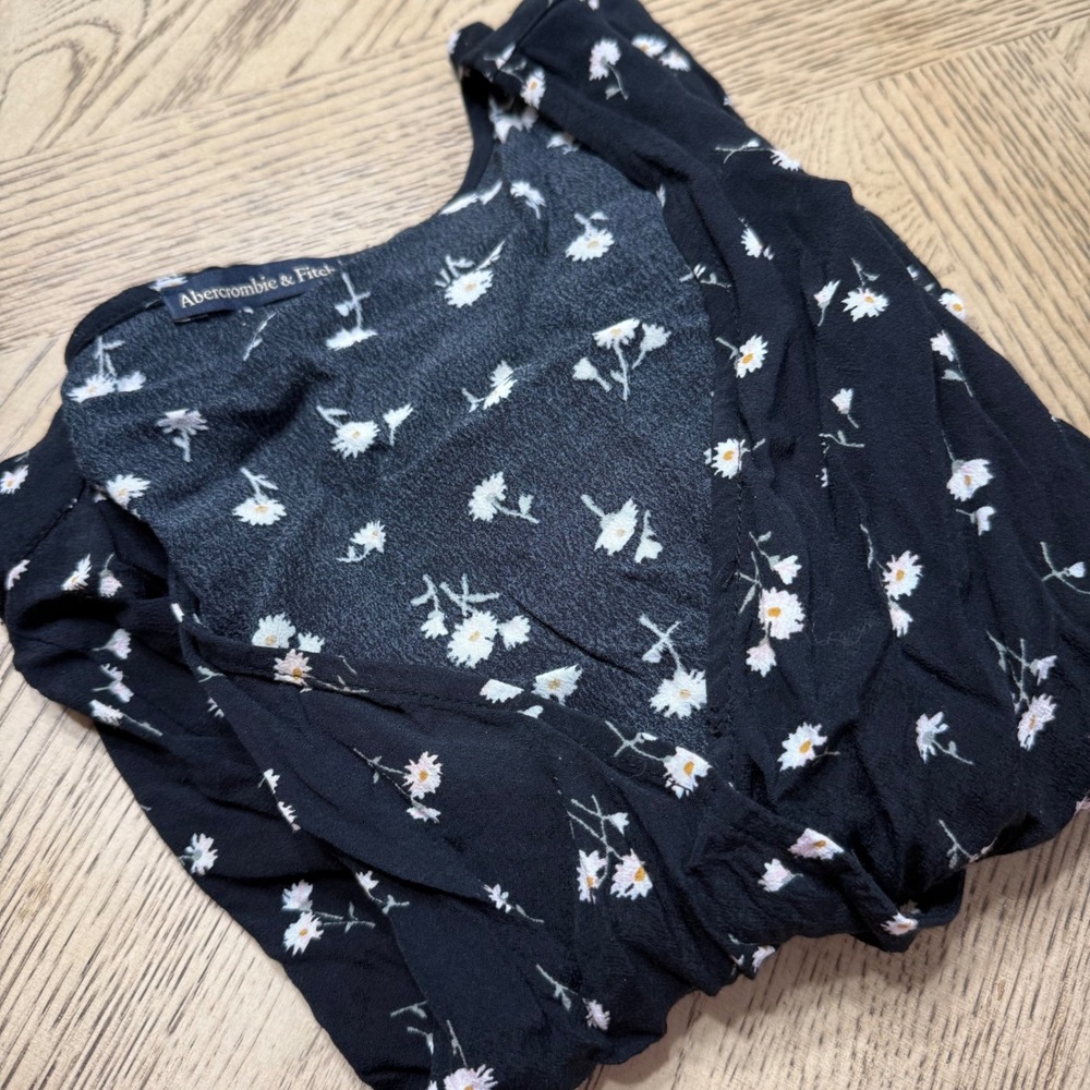 Abercrombie & Fitch Blue Daisy Print Long Sleeve V Neck Faux Wrap Top Size Small